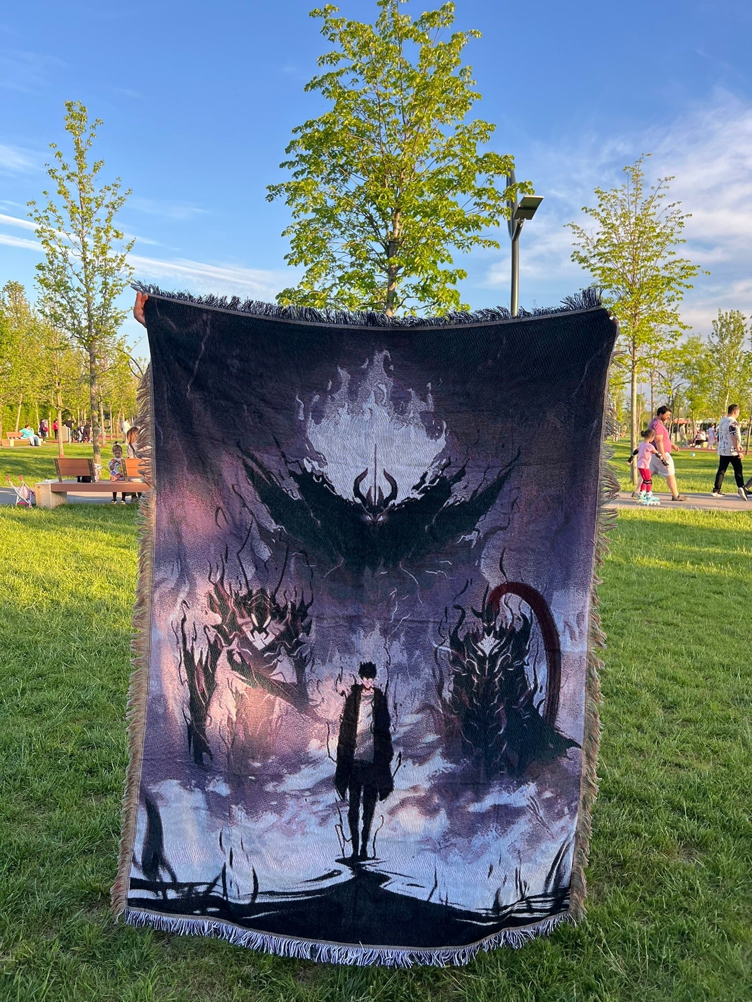 Solo Leveling Woven Blanket – Anime Throw Blanket with Sung Jin-Woo Design – Soft & Durable Anime Decor for Fans