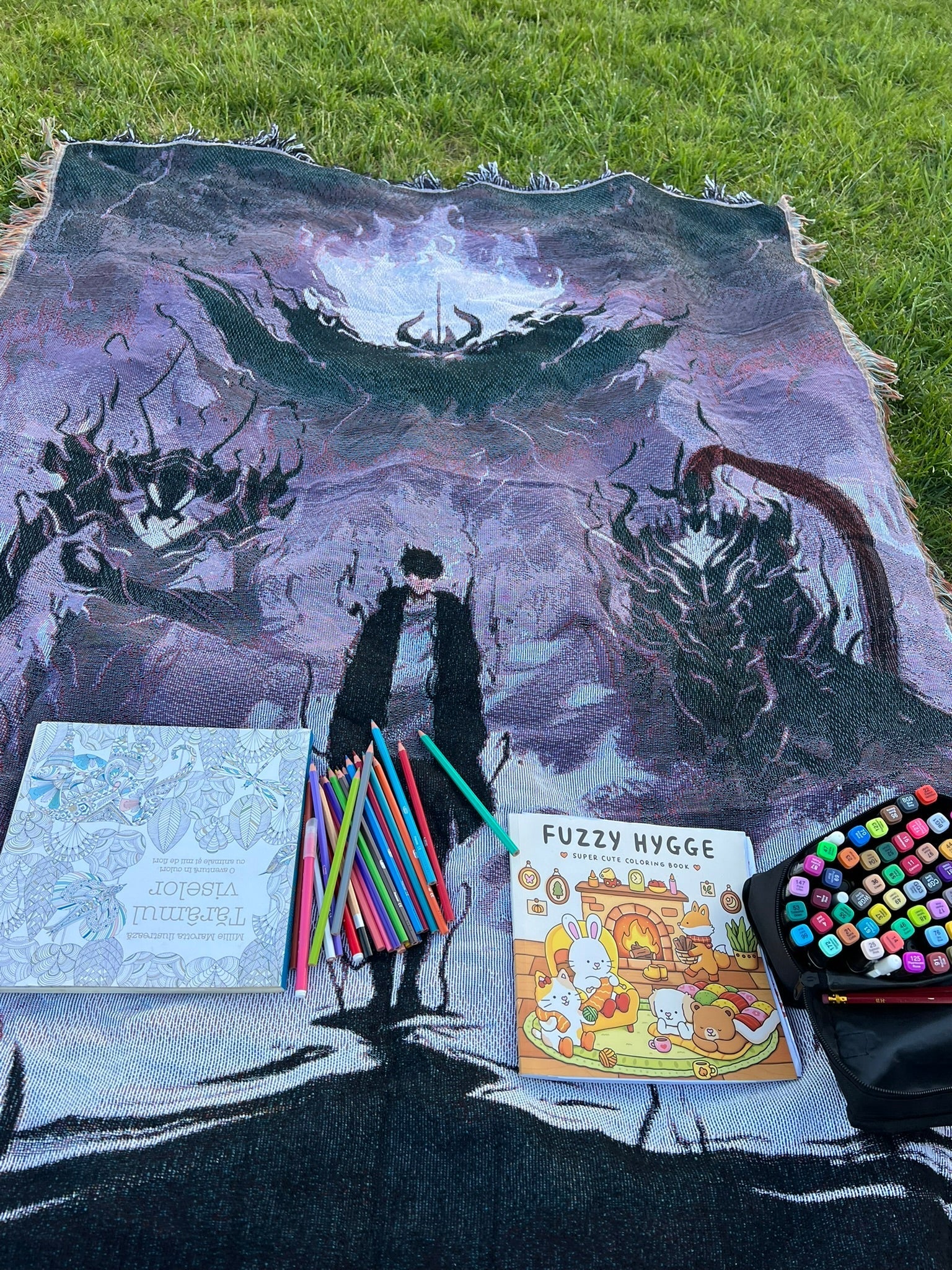 Solo Leveling Woven Blanket – Anime Throw Blanket with Sung Jin-Woo Design – Soft & Durable Anime Decor for Fans