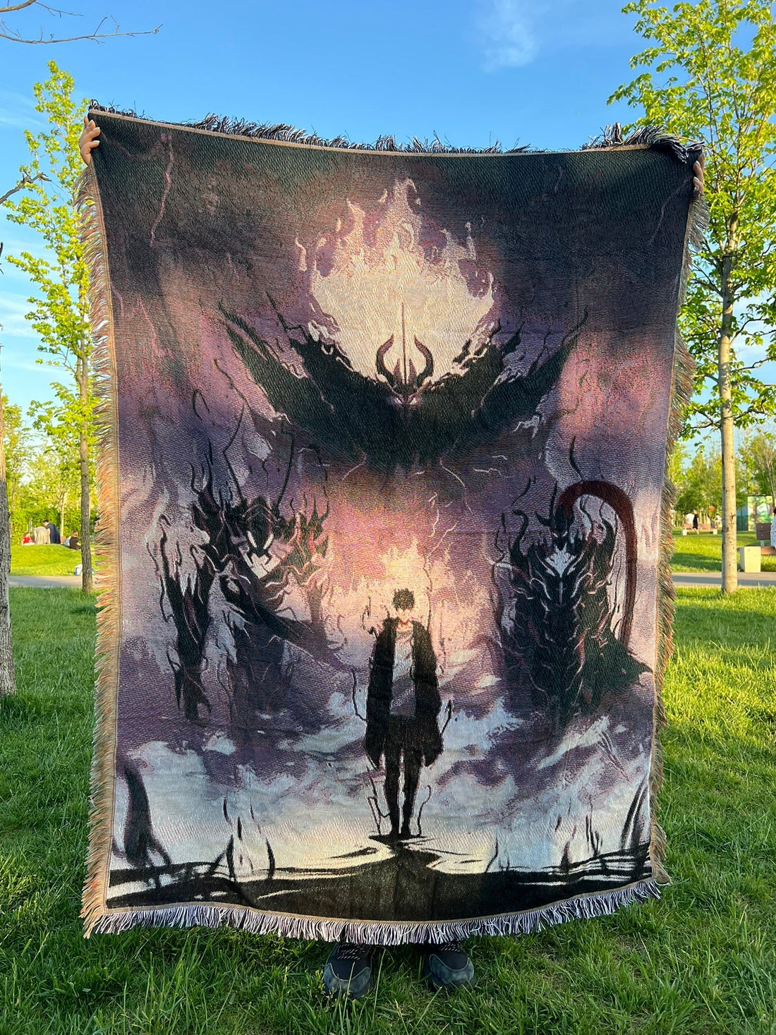 Solo Leveling Woven Blanket – Anime Throw Blanket with Sung Jin-Woo Design – Soft & Durable Anime Decor for Fans