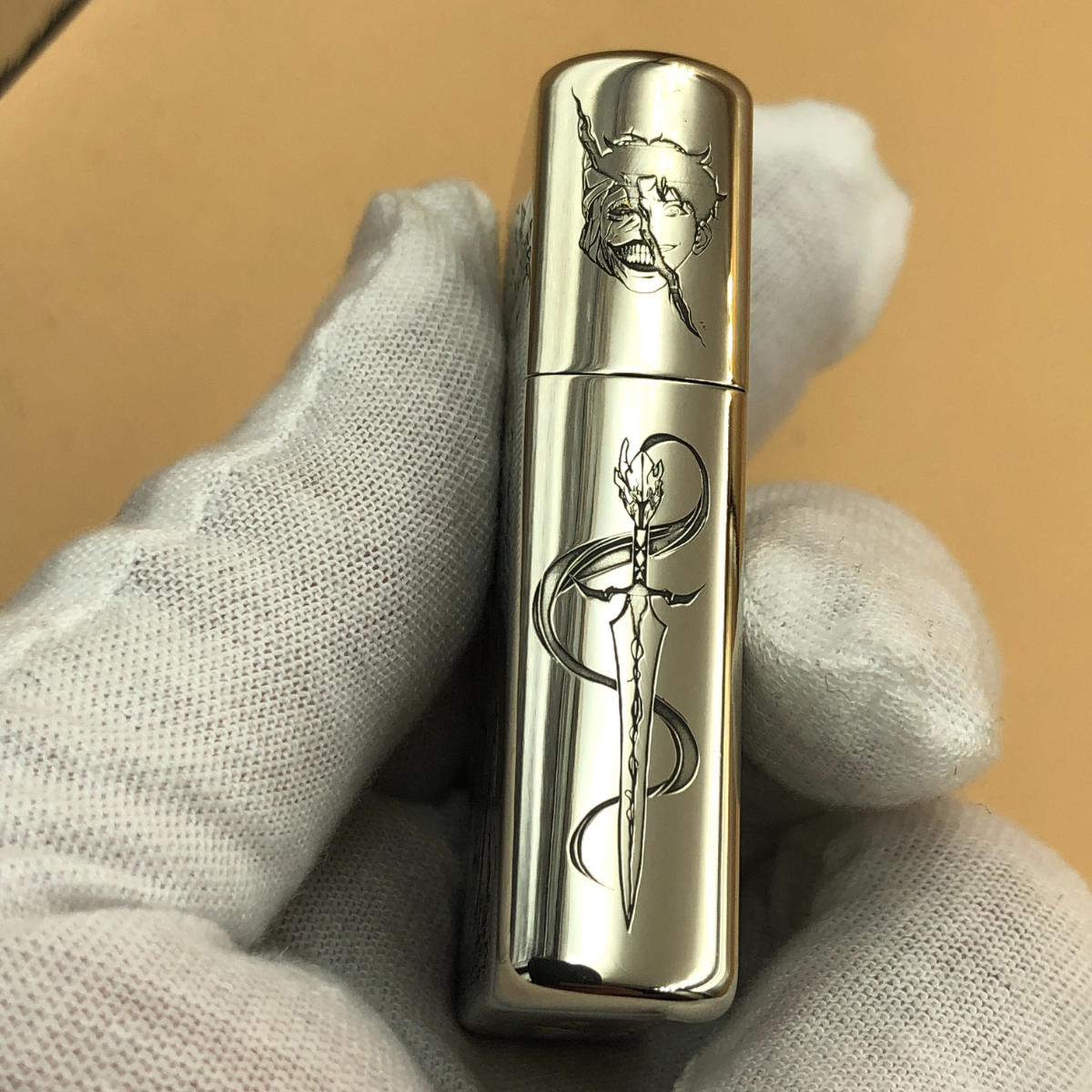 Right side of Zorro lighter featuring engraved Sung Jin-Woo, half of the Statue of God, and a shadow sword from Solo Leveling anime