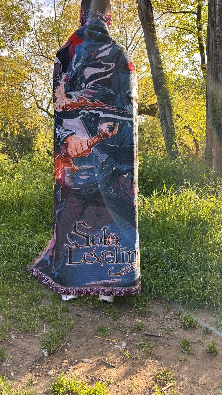 Solo Leveling Woven Blanket – Anime Throw Blanket with Sung Jin-Woo Design – Soft & Durable Anime Decor for Fans