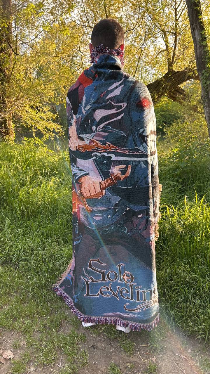 Solo Leveling Woven Blanket – Anime Throw Blanket with Sung Jin-Woo Design – Soft & Durable Anime Decor for Fans