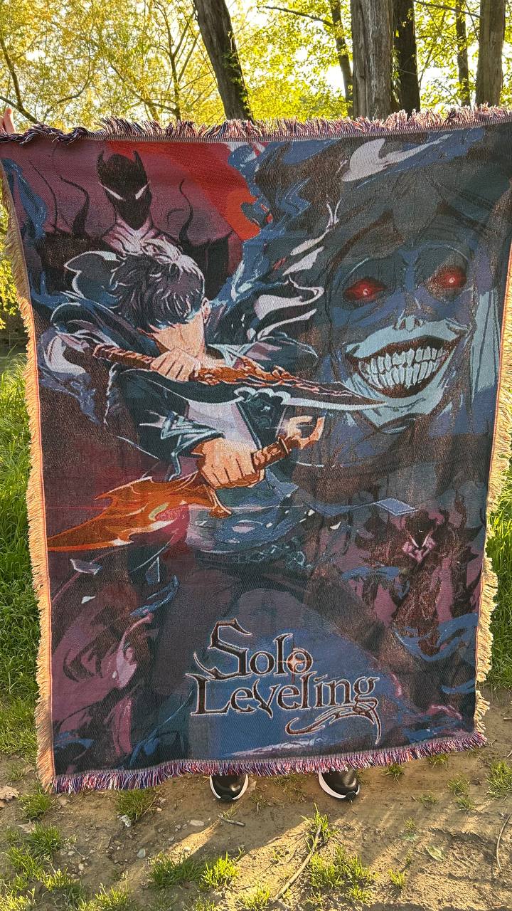 Solo Leveling Woven Blanket – Anime Throw Blanket with Sung Jin-Woo Design – Soft & Durable Anime Decor for Fans