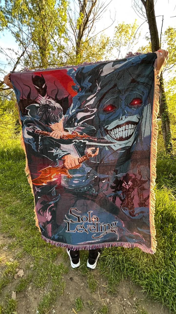 Solo Leveling Woven Blanket – Anime Throw Blanket with Sung Jin-Woo Design – Soft & Durable Anime Decor for Fans