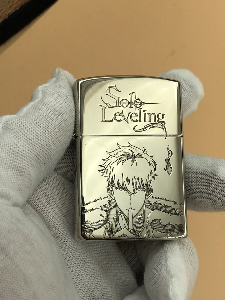 Front view of a Zippo lighter engraved with Sung Jin-Woo from the anime and manhwa Solo Leveling, featuring detailed artwork and the Solo Leveling logo.